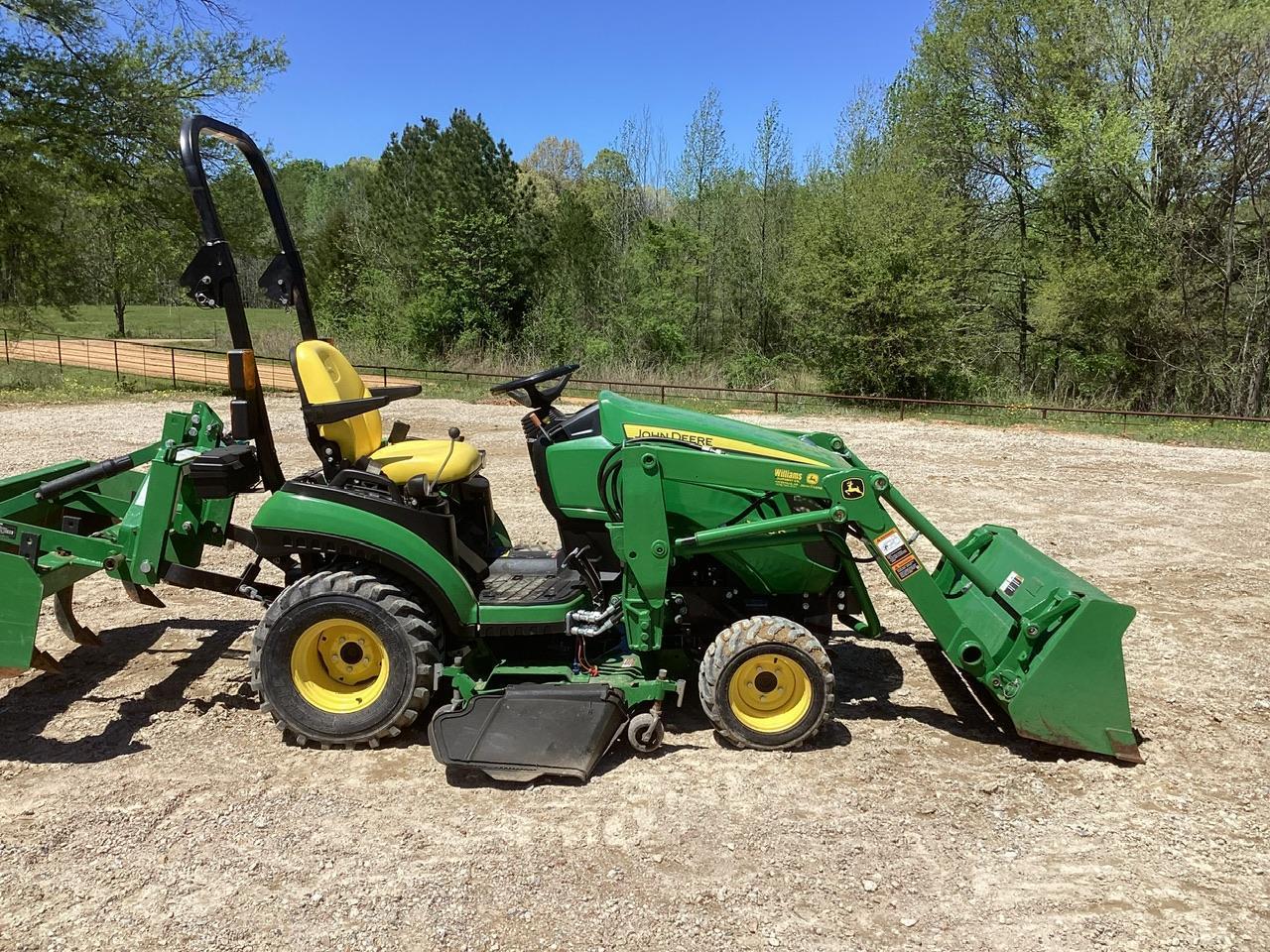 John Deere 1025R Tractor 4WD