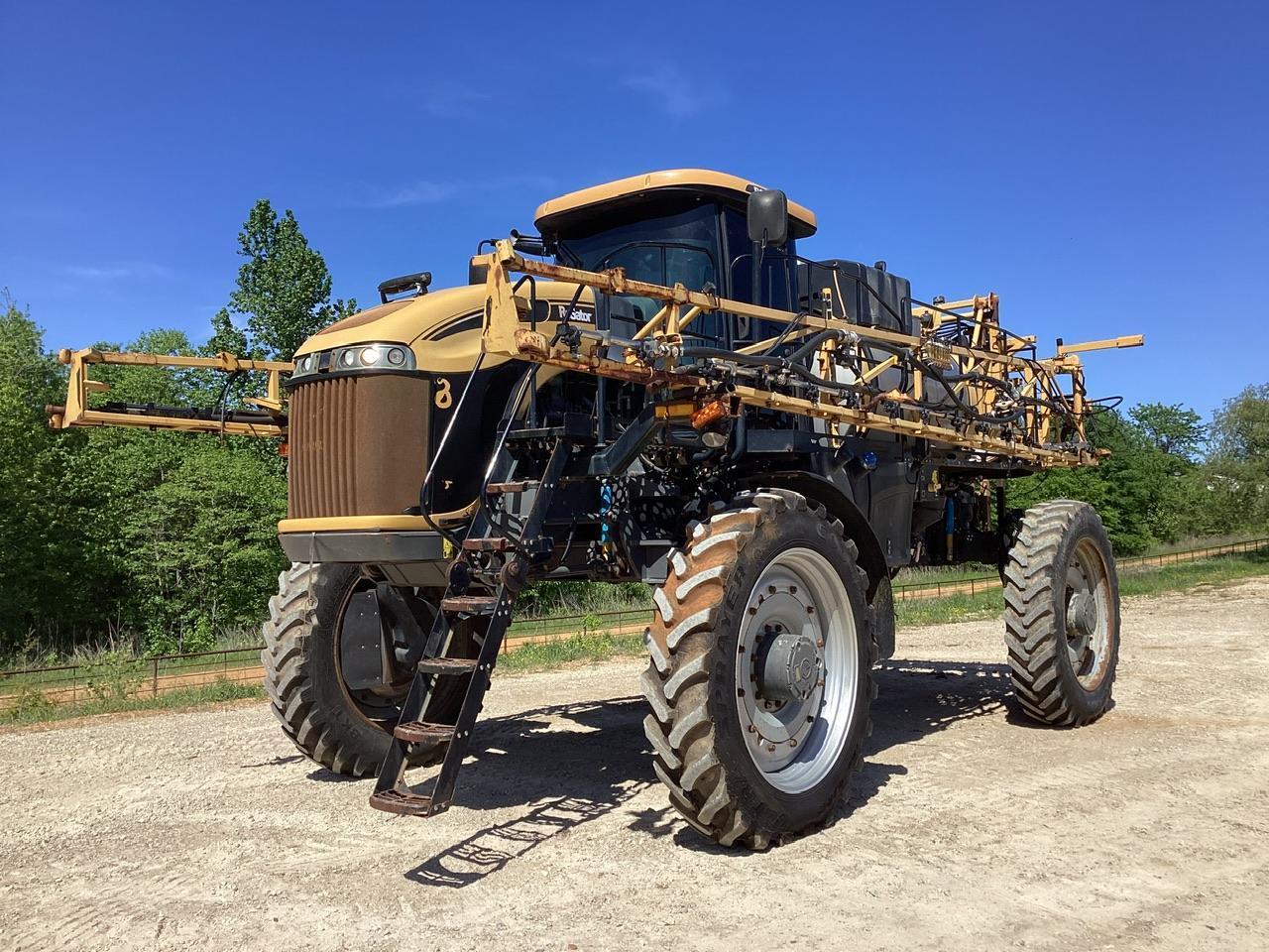 Rogator RG1100 Sprayer