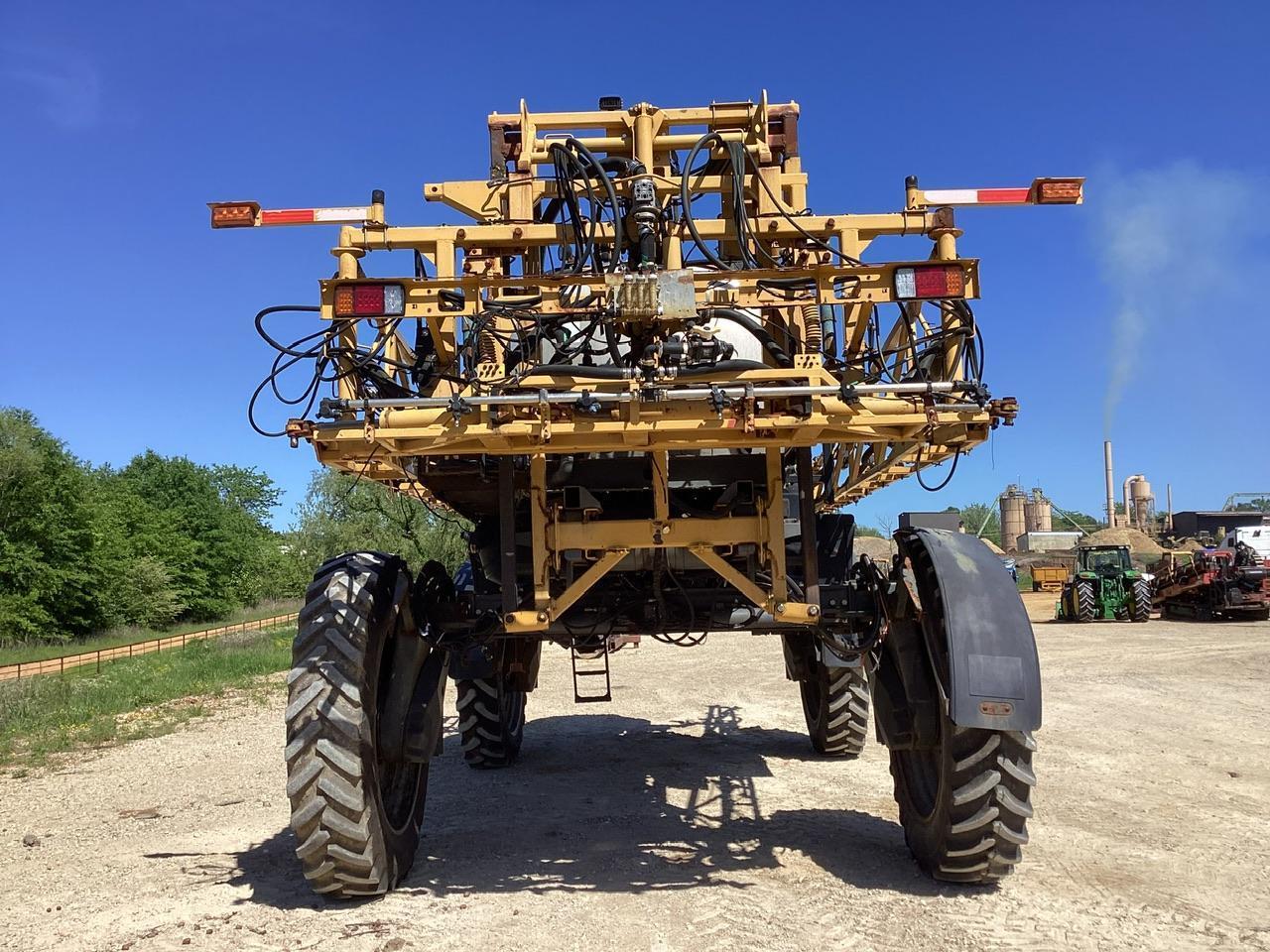 Rogator RG1100 Sprayer