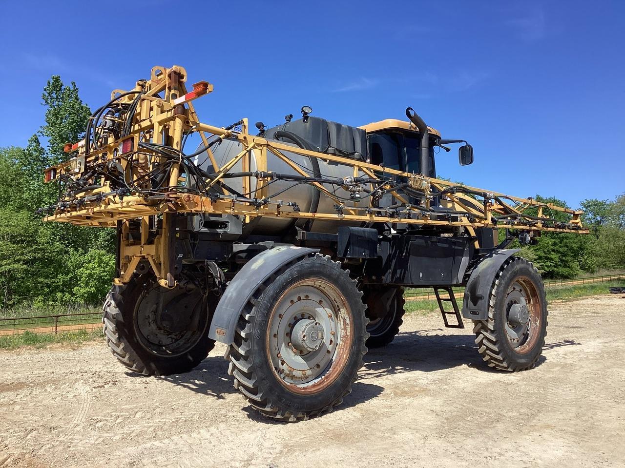 Rogator RG1100 Sprayer