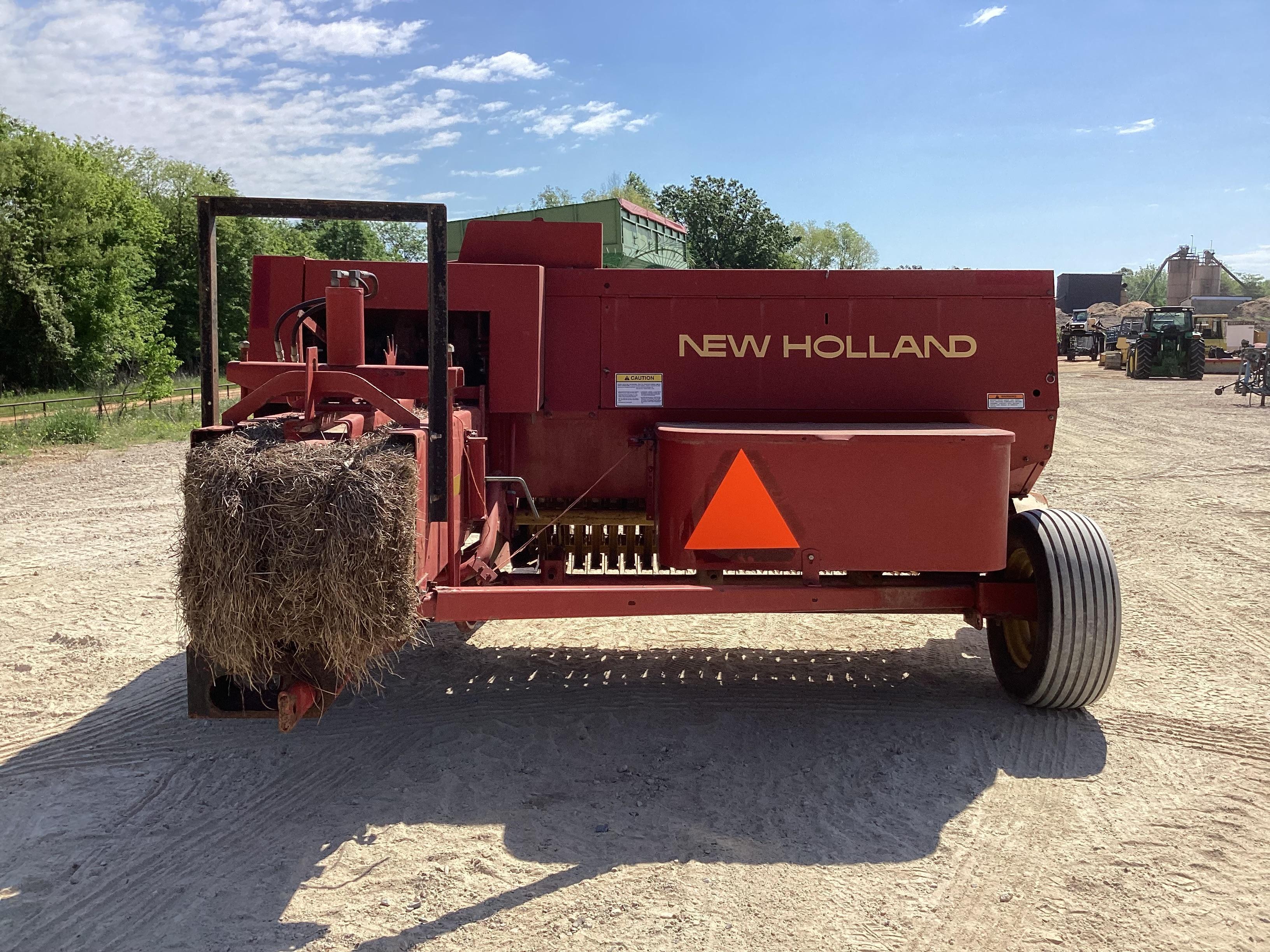 New Holland 575 Square Baler