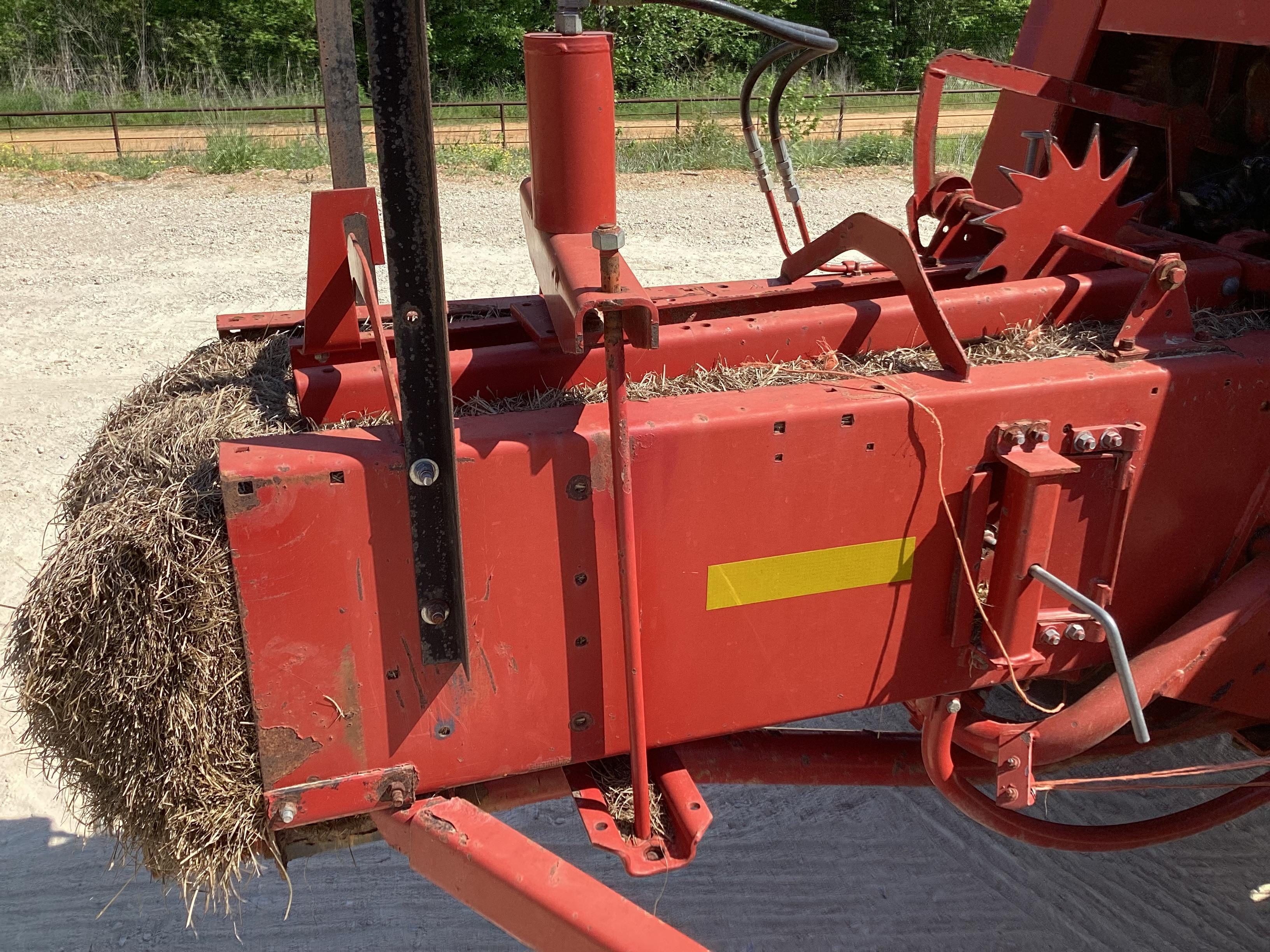 New Holland 575 Square Baler