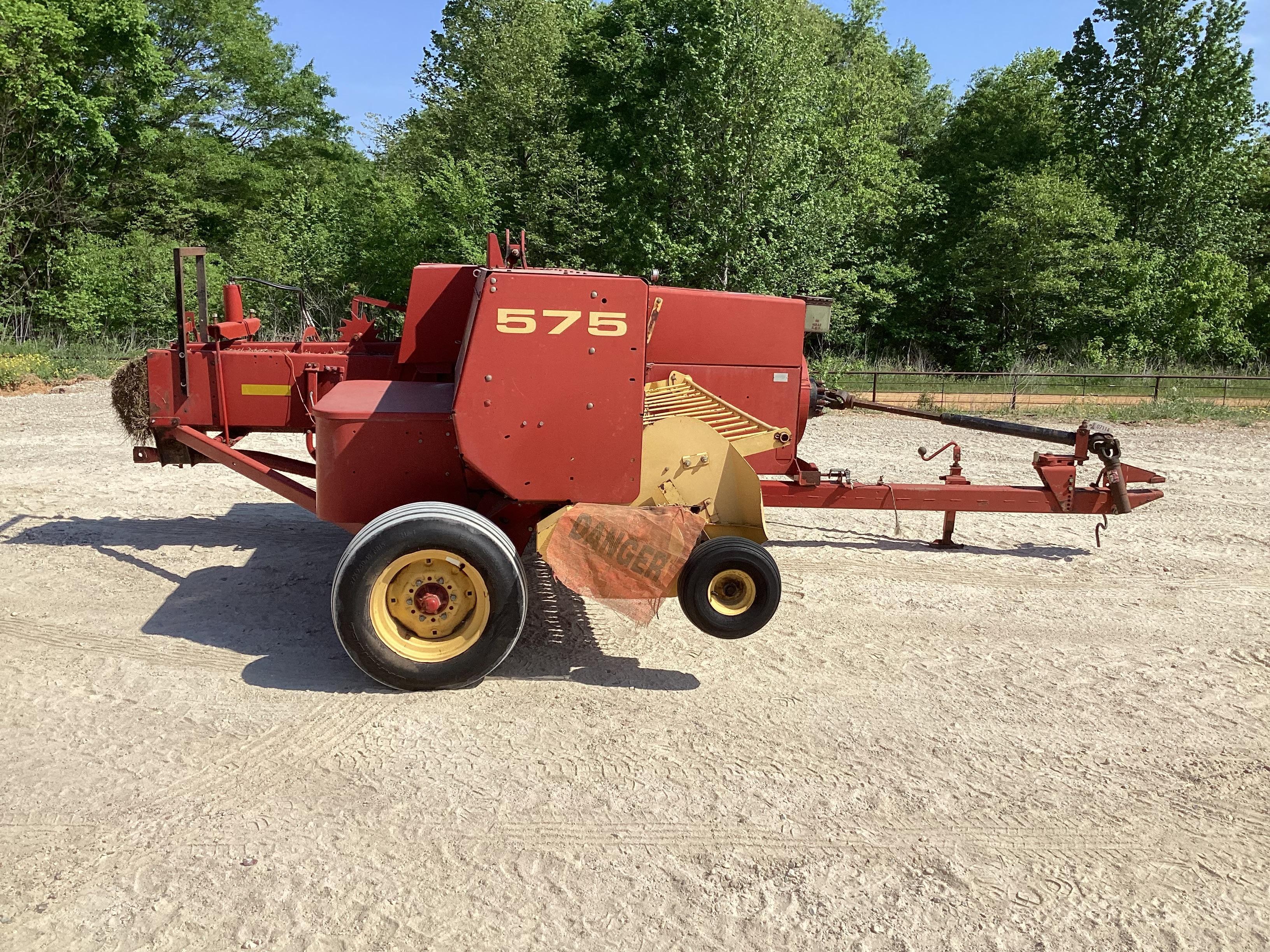 New Holland 575 Square Baler