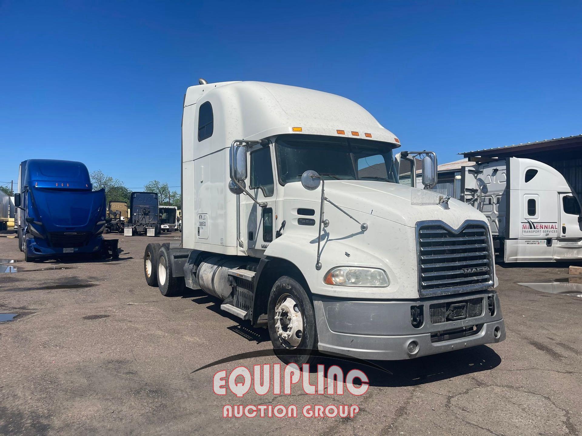 2015 MACK CXU613 TANDEM AXLE SLEEPER