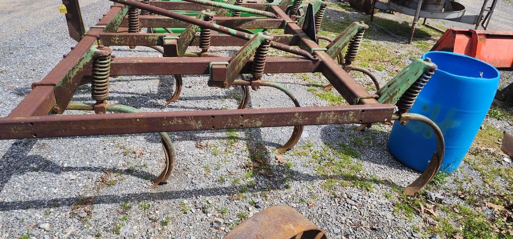 John Deere 1600 10 Tooth 3pt Chisel Plow