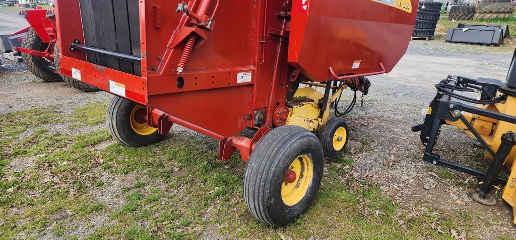 New Holland BR7060 Round Baler