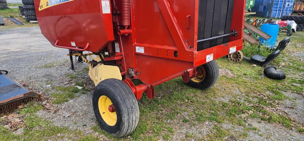 New Holland BR7060 Round Baler