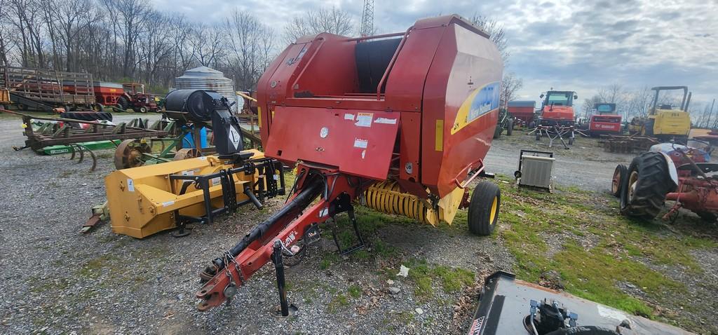 New Holland BR7060 Round Baler