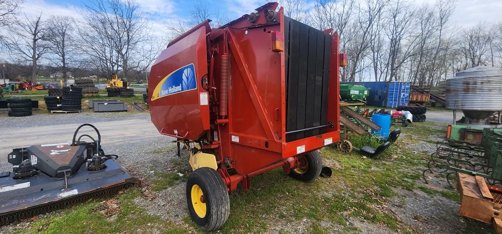 New Holland BR7060 Round Baler