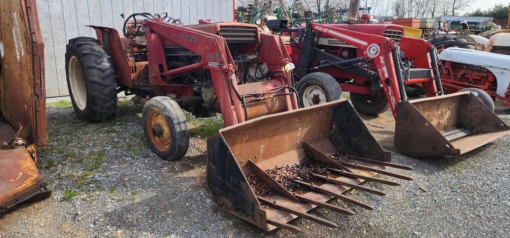 Case International 385 Tractor W/Loader (AS IS)