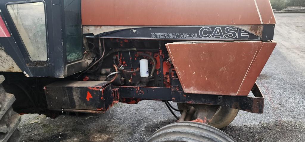 Case 2290 Tractor (RUNS) (LOCAL ESTATE)