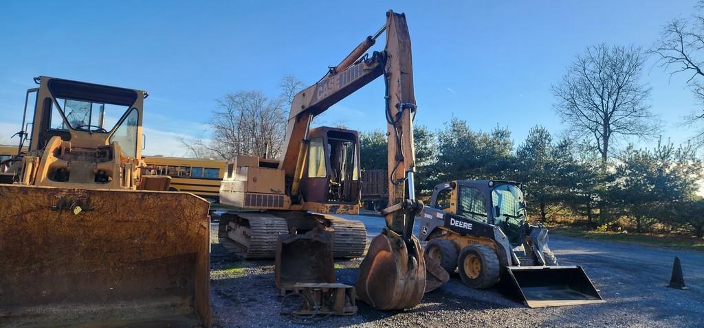 Case 880 Excavator (RUNS) (AS IS)