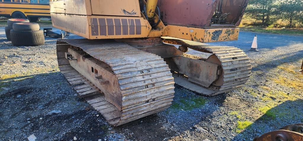 Case 880 Excavator (RUNS) (AS IS)