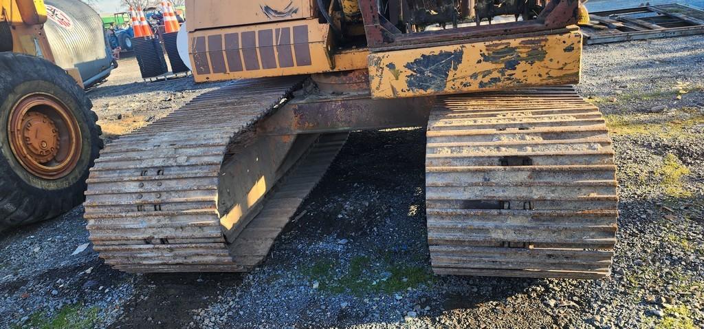 Case 880 Excavator (RUNS) (AS IS)