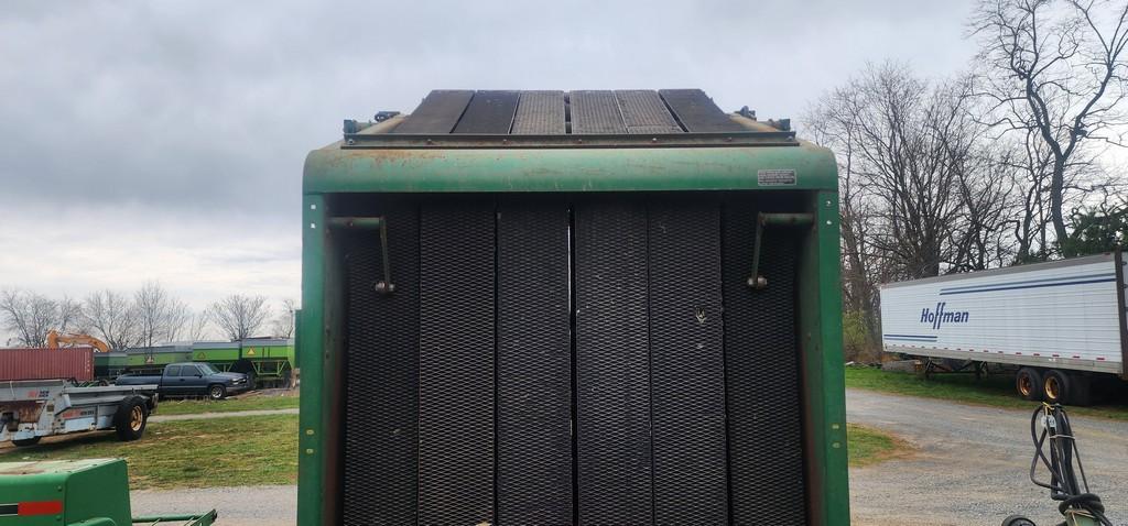 John Deere 435 Round Baler