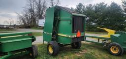 John Deere 435 Round Baler