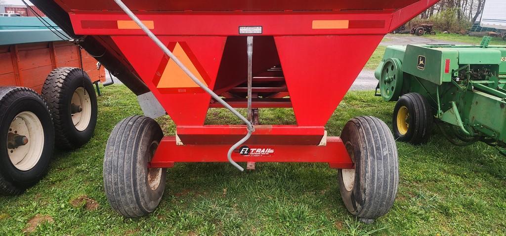 EzTrail 3400 Gravity Wagon W/Auger