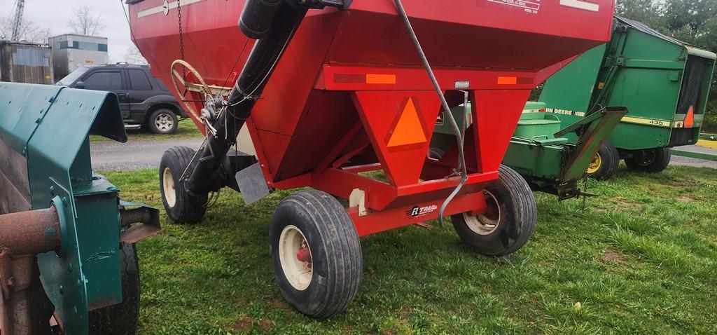 EzTrail 3400 Gravity Wagon W/Auger