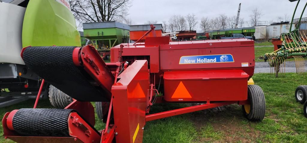 2015 New Holland BC5070 Baler (NICE) (ONE OWNER)