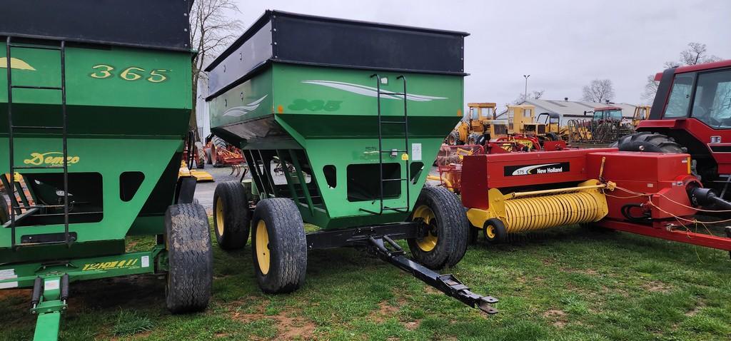 Demco 365 Gravity Wagon