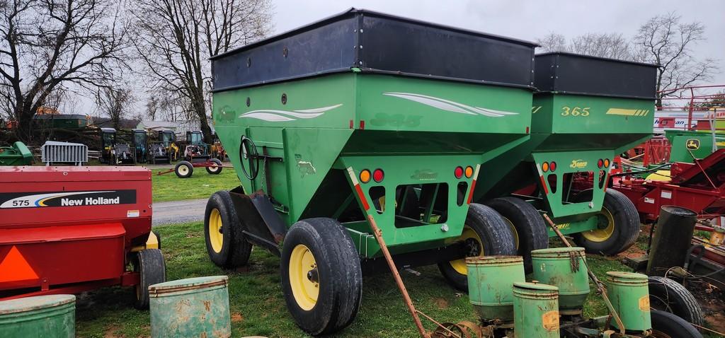 Demco 365 Gravity Wagon