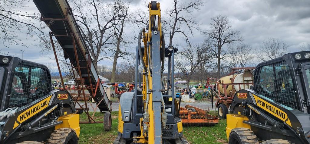 2018 Gehl Z25 Mini Excavator (RIDE AND DRIVE)