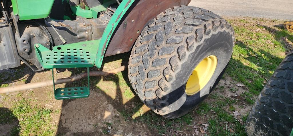 1997 John Deere 5200 Tractor (RUNS)