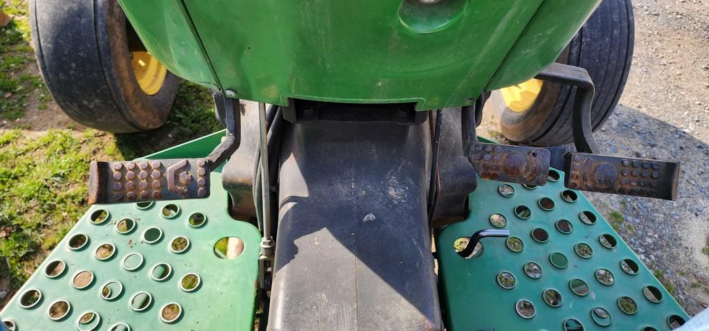 1997 John Deere 5200 Tractor (RUNS)