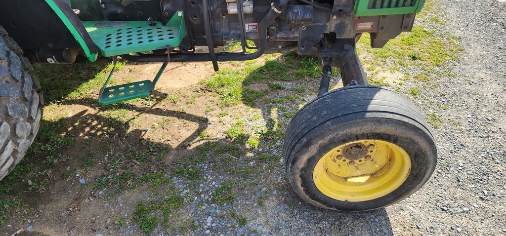 1997 John Deere 5200 Tractor (RUNS)