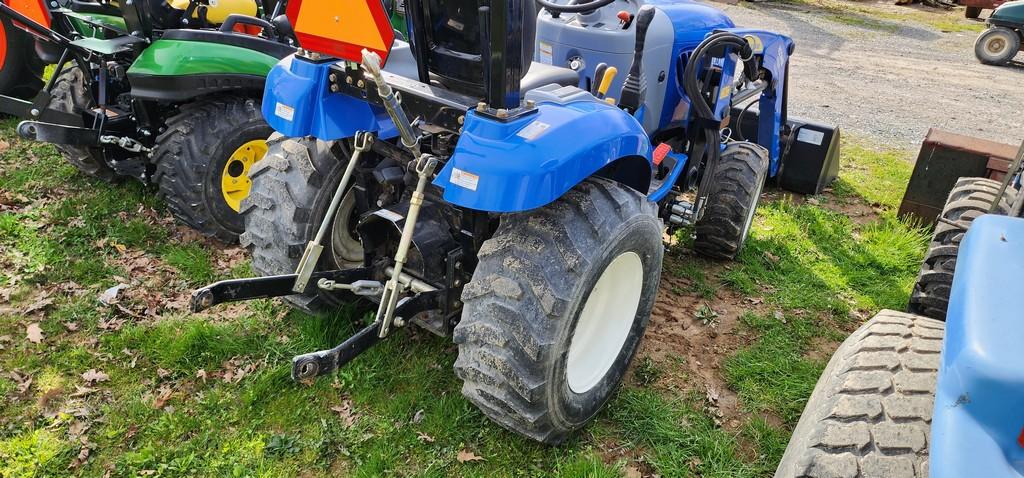 2014 New Holland Boomer 24 Tractor (RIDE AND DRIVE)
