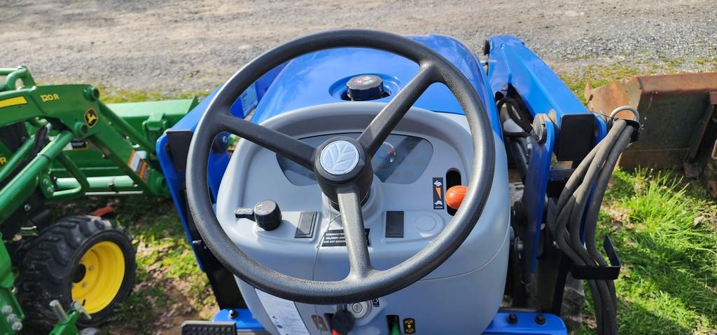 2014 New Holland Boomer 24 Tractor (RIDE AND DRIVE)