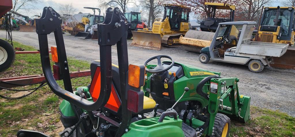 John Deere 1023E Compact Trctor (RIDE AND DRIVE)