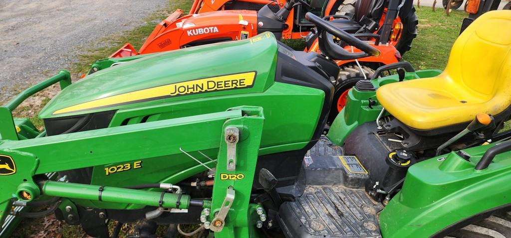 John Deere 1023E Compact Trctor (RIDE AND DRIVE)