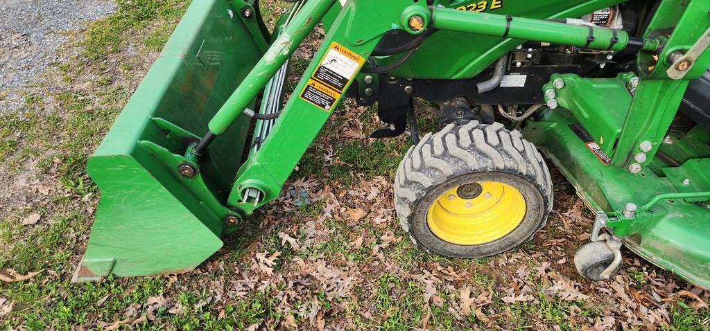 John Deere 1023E Compact Trctor (RIDE AND DRIVE)