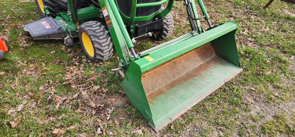 John Deere 1023E Compact Trctor (RIDE AND DRIVE)