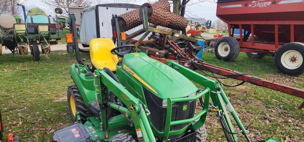 John Deere 1023E Compact Trctor (RIDE AND DRIVE)