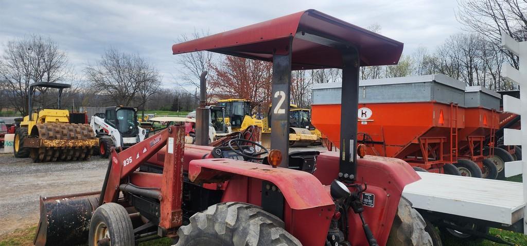 1992 Case International 495 Tractor W/Loader (RIDE AND DRIVE)