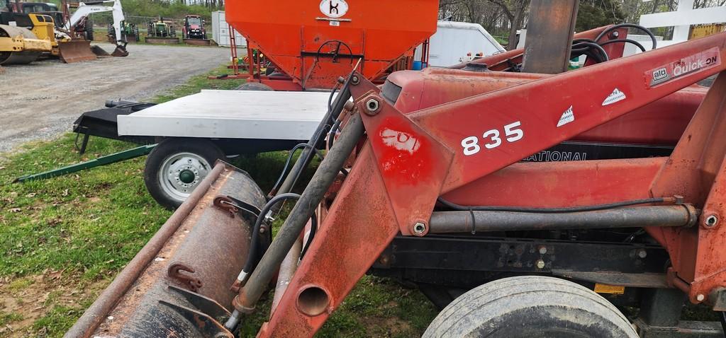 1992 Case International 495 Tractor W/Loader (RIDE AND DRIVE)