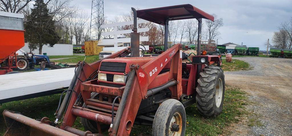 1992 Case International 495 Tractor W/Loader (RIDE AND DRIVE)