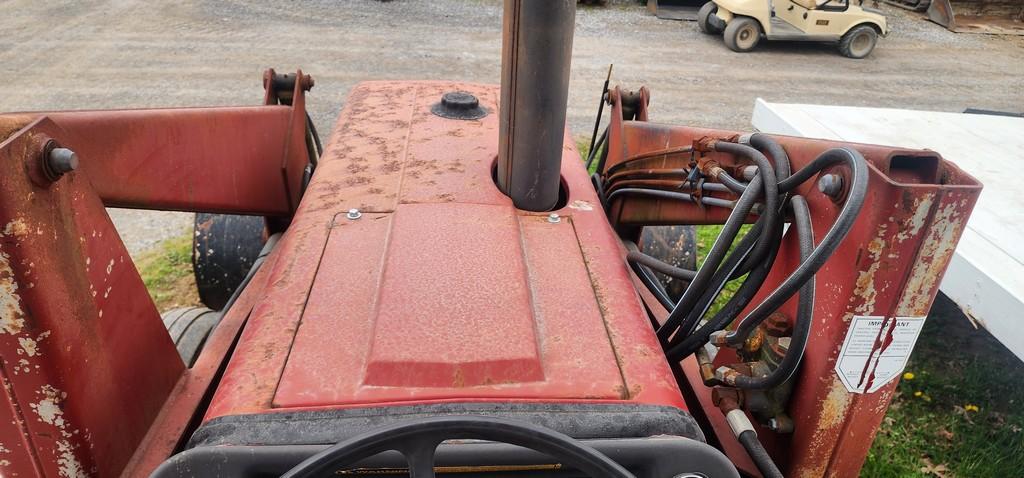 1992 Case International 495 Tractor W/Loader (RIDE AND DRIVE)