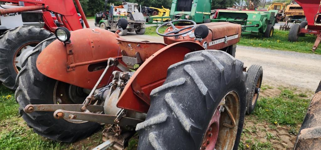 Massey Ferguson 35 Tractor (RUNS)