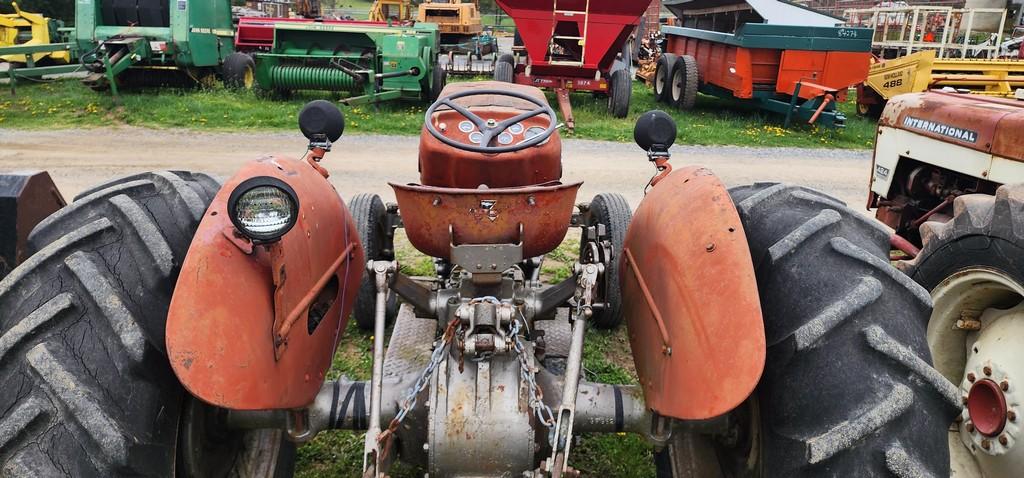 Massey Ferguson 35 Tractor (RUNS)