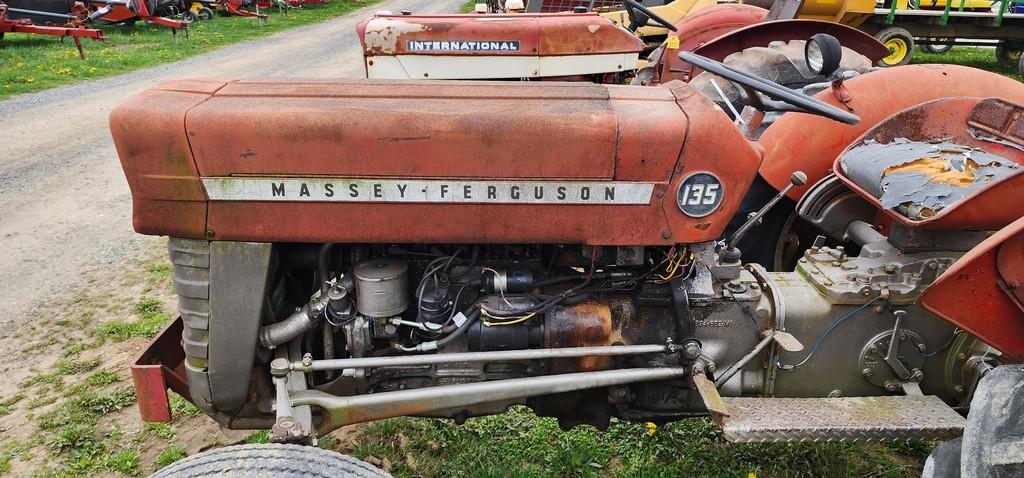 Massey Ferguson 35 Tractor (RUNS)