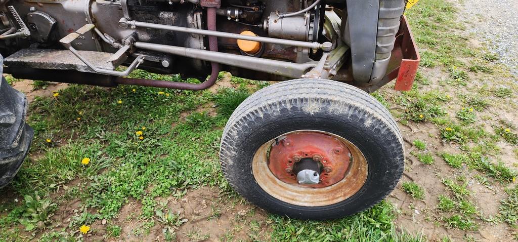 Massey Ferguson 35 Tractor (RUNS)