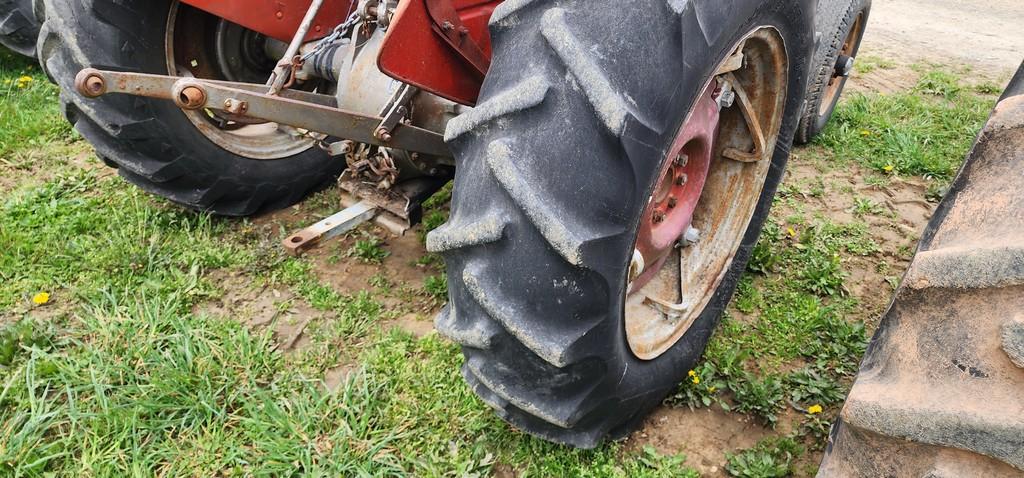 Massey Ferguson 35 Tractor (RUNS)