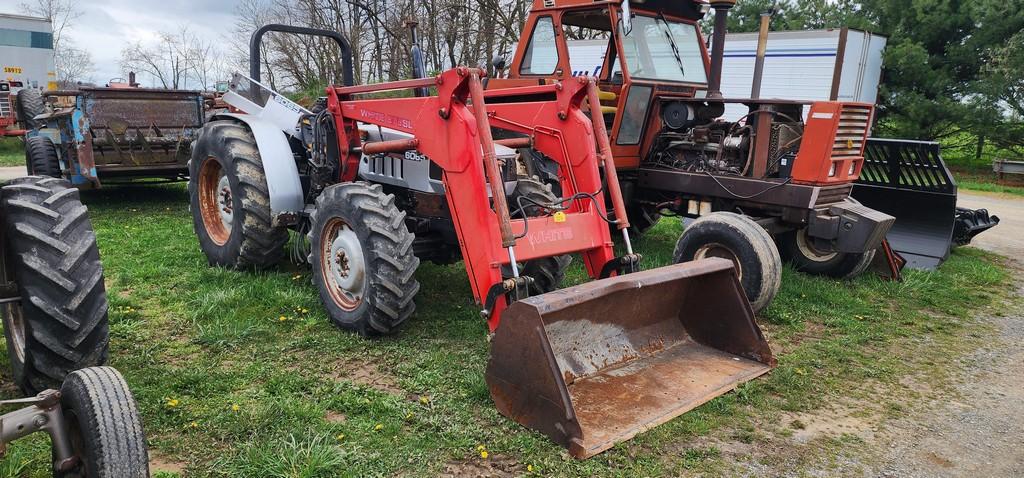 White 6065 Tractor w/676SL Loader (RUNS)