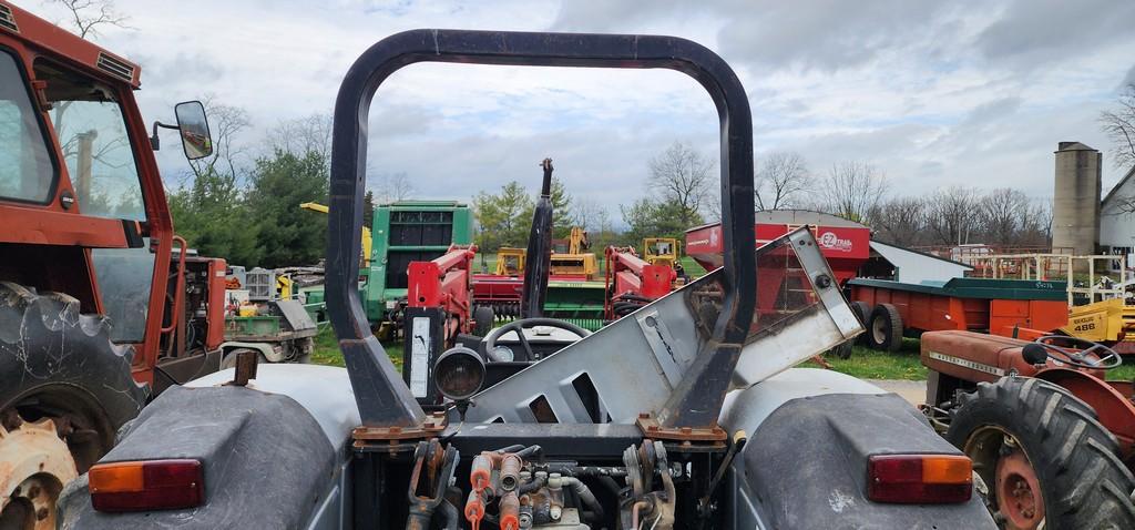 White 6065 Tractor w/676SL Loader (RUNS)