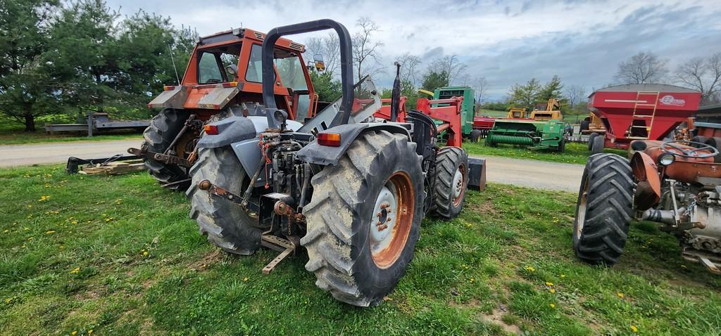 White 6065 Tractor w/676SL Loader (RUNS)