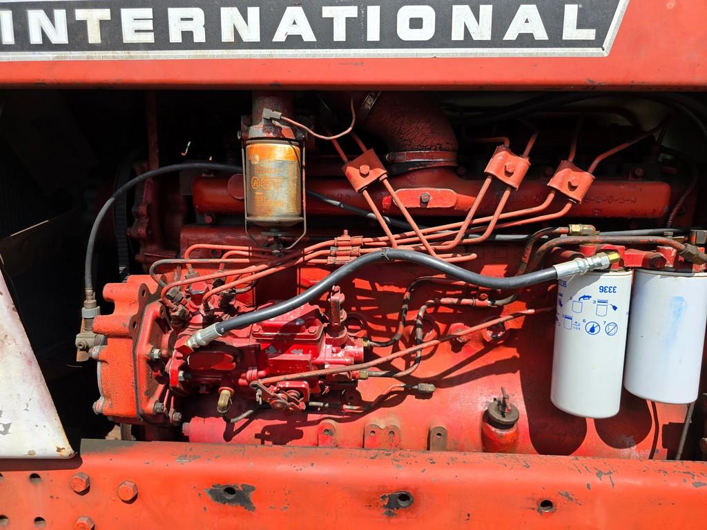 International 966 Tractor (RUNS)