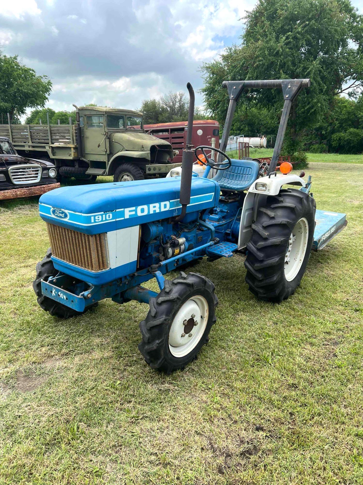 Ford 1910 4wd Tractor with 5 foot Brush Hog - 147 hours - Super Clean and Nice